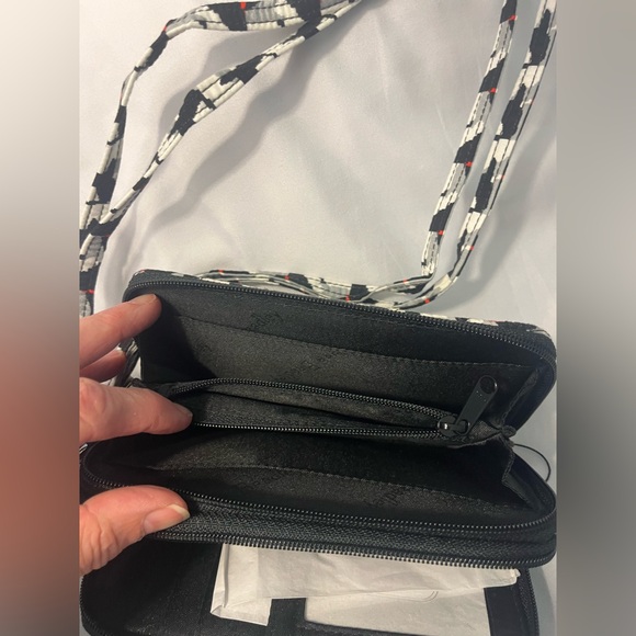 NWOT  Vera Bradley Scottie dog wallet.  Never used. So cute and perfect size. - Picture 4 of 4